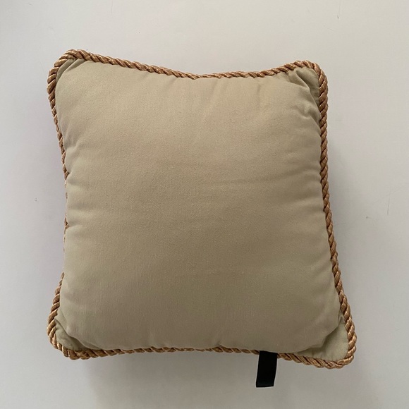 Bess Brand damask  Tapestry One Pillow Vase with flowers design - Picture 2 of 7